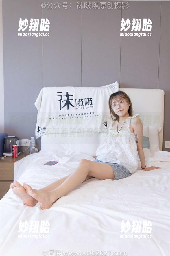 BoBoSocks袜啵啵-周周 BoBoSocks袜啵啵 - 周周的OL制服写真,不下载真的忍不住想念!