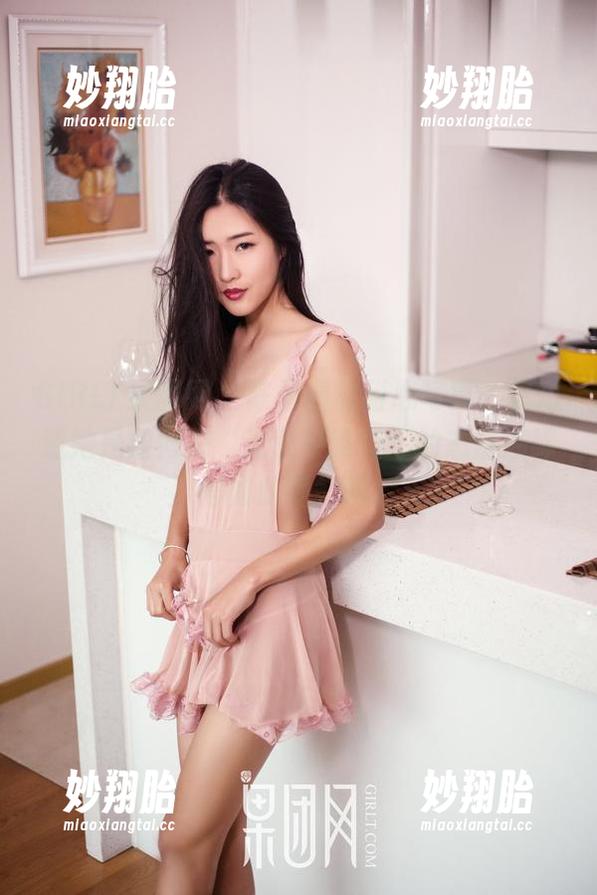 GIRLT果团网-陈雅漫 GIRLT果团网 - 陈雅漫的甜心写真,想知道她是如何把“无意中路过”的态度演绎得如此妥帖吗?