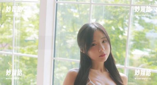 图包里的Habin夏彬(하빈)泳装，仿佛在和你低语，心动了没？