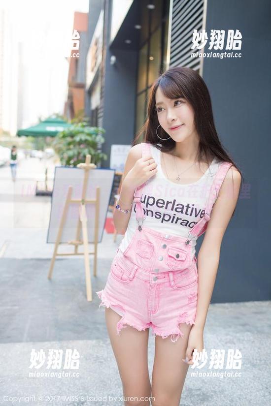 IMiss爱蜜社 - 小狐狸Sica在护士服里的图册：别样的调皮与风情