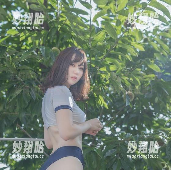 走进MyuA(뮤아)的SWEETBOX，准备迎接满满的美图洪流，别忘了带好防水罩！