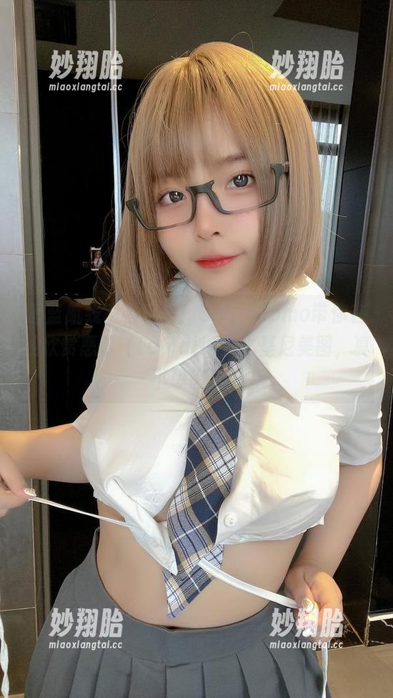 SayoMomo 碧蓝航线幸福来袭!SayoMomo带你在线欣赏恶毒(LeMalin)比基尼美图,真不想错过!