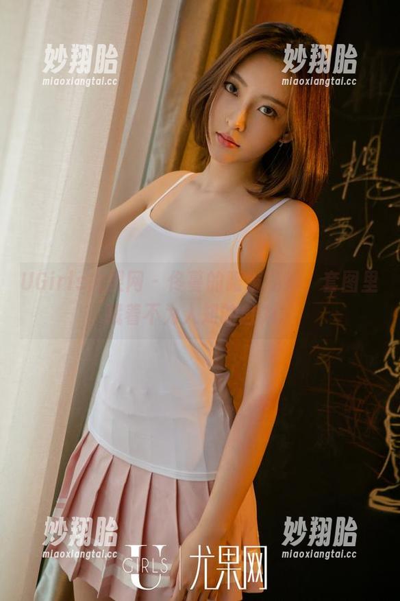 UGirls尤果网-佟蔓 UGirls尤果网 - 佟蔓的眼镜私拍,套图里藏着不为人知的魅力。