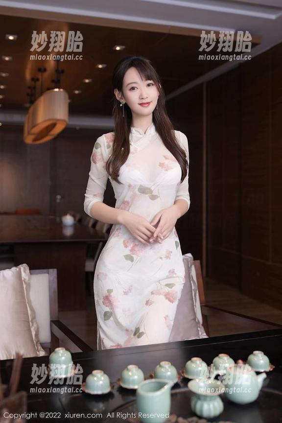 Xiuren秀人网 - 连衣裙图包来了，tina甜仔和我一样沉迷于这美丽的瞬间！