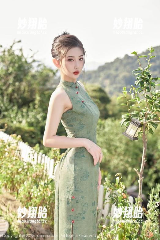 Xiuren秀人网-小芭乐 Xiuren秀人网 - 吊带横行,小芭乐的无圣光作品简直是颠覆!