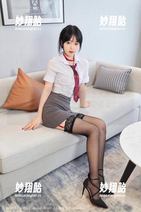 Xiuren秀人网 - 当女神曦宝儿遇上原图写真，仿佛时间都静止了，简直是个迷人的停滞空间。