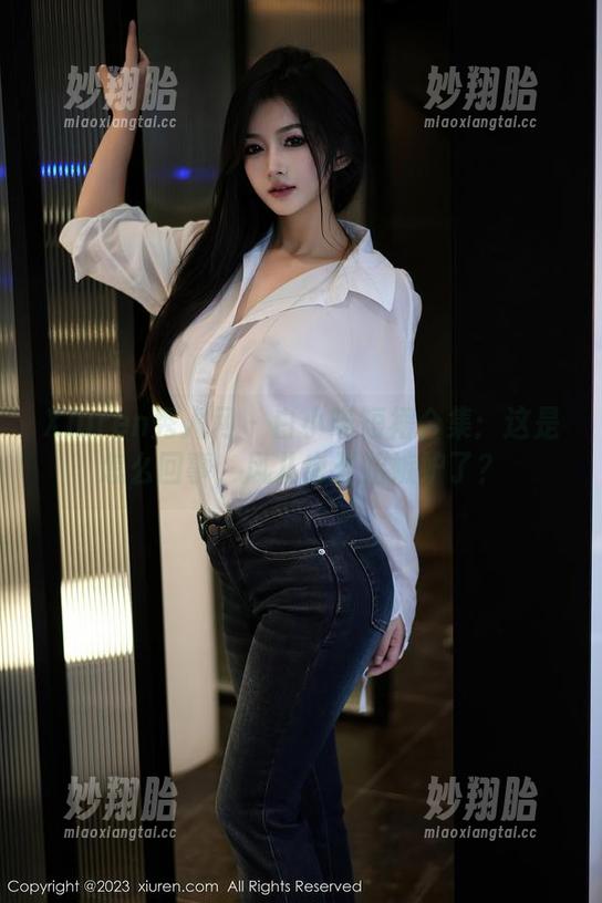Xiuren秀人网 - 白小喵短裙合集：这是怎么回事，风儿也开始嫉妒了？