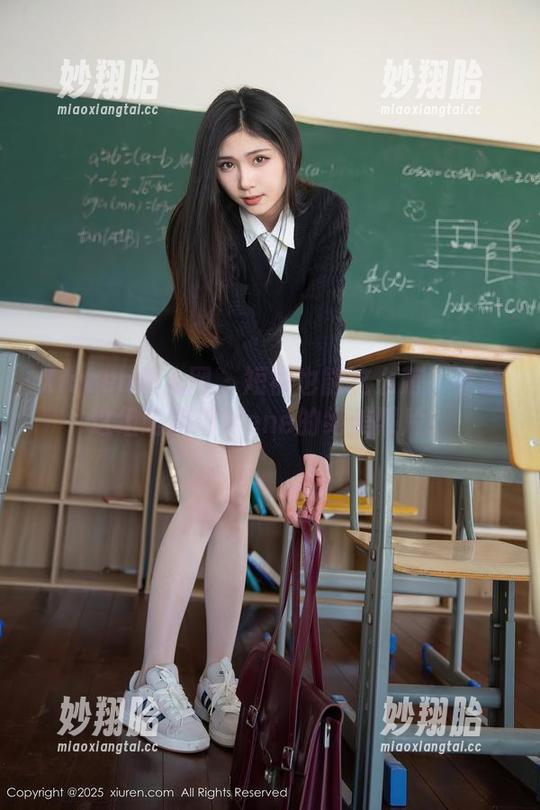 Xiuren秀人网 - 短裤也能这么萌！看看这组萌琪琪Irene的绝美照片！