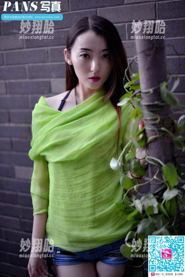 pans-小彤 pans - 白裙小彤:私拍图片里的幽默感,即便裙子白得耀眼,那微微的俏皮感也能偷走我的睡眠!