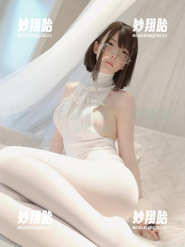 一小央泽的牛仔裤私拍瞬间：脚踝的温柔，谁能拒绝？