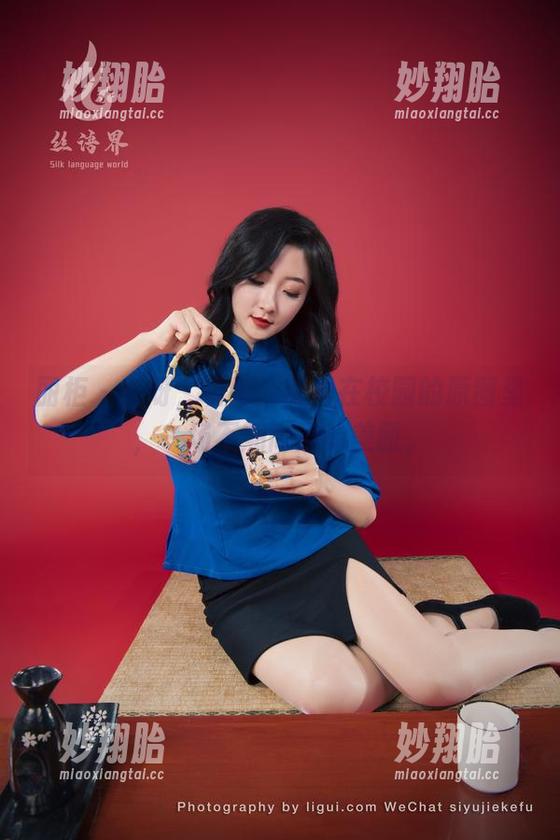 丽柜 - 看呀，看呀，甜甜在校园的原图里，一场不期而遇的美丽。