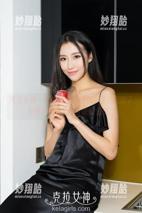 克拉女神-僮僮 克拉女神 - 僮僮黑色的图包,让我想到了夜晚和那些无法言说的情愫。