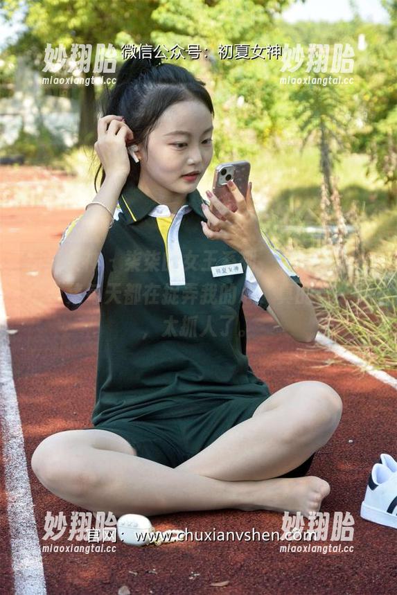 初夏女神-柒柒 初夏女神 - 柒柒的女王系列,更新了!这个合集每天都在捉弄我的心,真的是…呃,太抓人了。