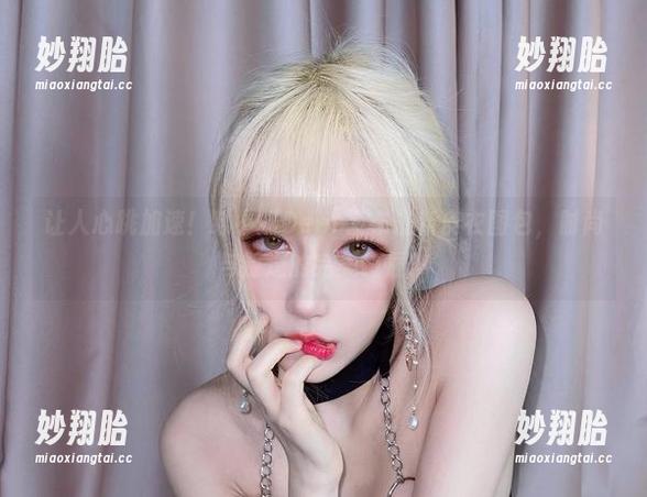 让人心跳加速！啾小妍Deer发布最新皮衣图包，时尚与叛逆的完美碰撞！