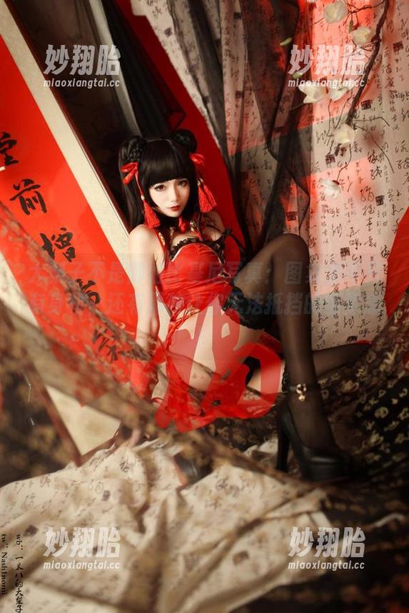 大梨子不是御姐 大梨子不是御姐比基尼写真:图集里不只有身材,还有那种让你无法抵挡的幽默感!