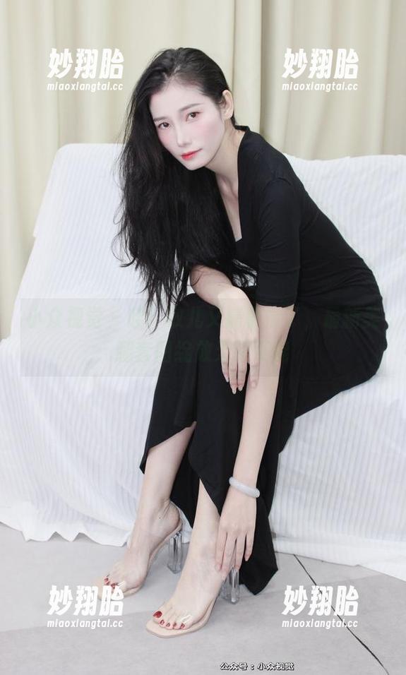 小众视觉-敏儿 小众视觉 - 哇!敏儿又搞事情了,最新美腿套图绽放无限可能