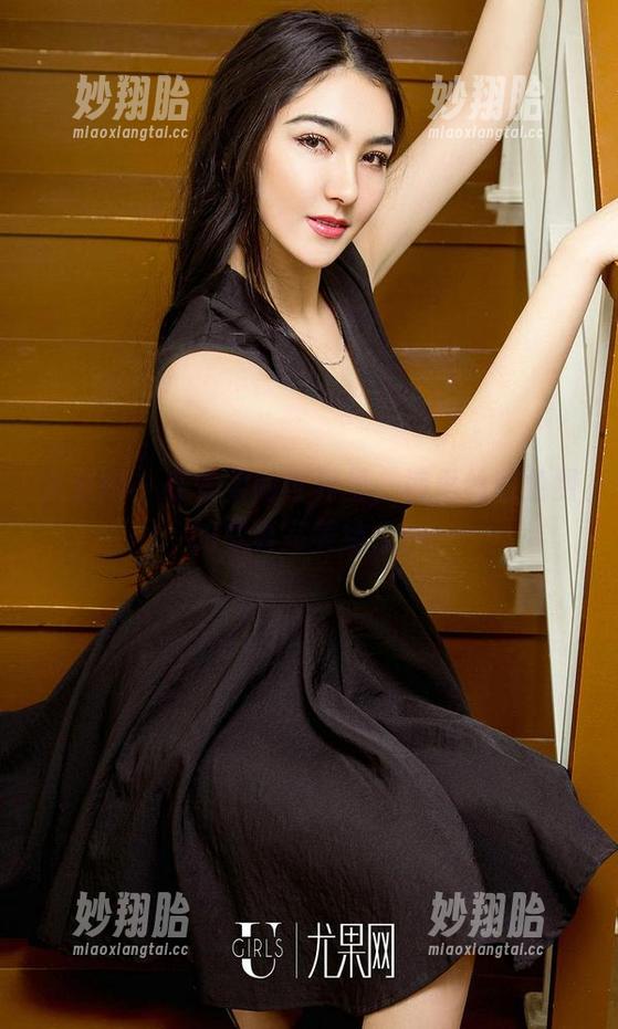 尤果网 - 在安柔的世界里，裤里丝和免费的写真完美结合！