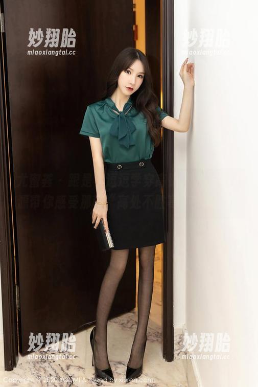 尤蜜荟 - 跟是小逗逗学穿高跟鞋，最新资源带你感受那种“高处不胜寒”的滋味。