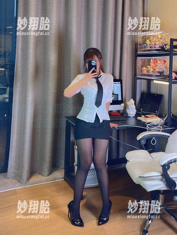 微密圈 - 张思允nice的牛仔短裤美图，让我想起那个‘穿不下’的夏天