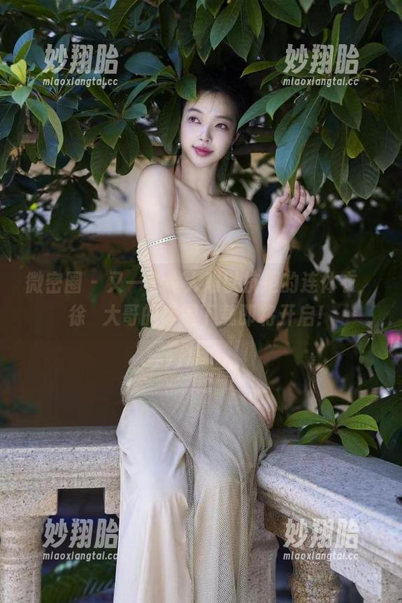 微密圈 - 又一个令人难以抗拒的连体衣，徐珺大哥的套图下载即将开启！