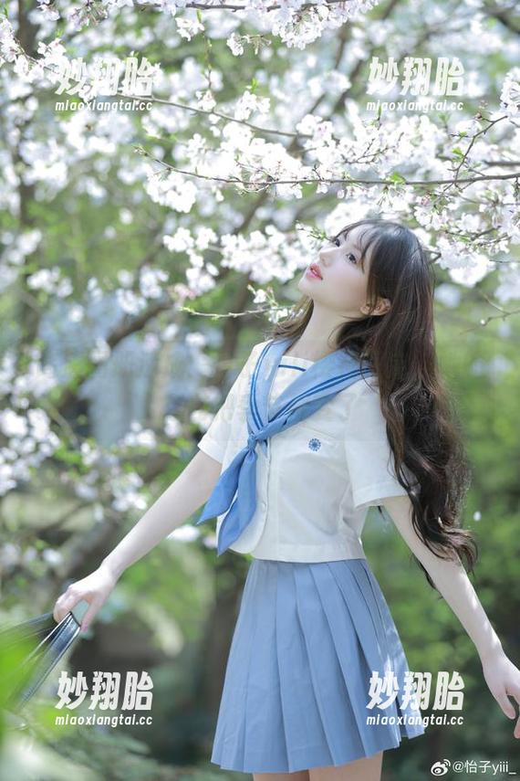 怡子yiii 高清图册速成:怡子yiii樱花限定,她的存在把季节都变了