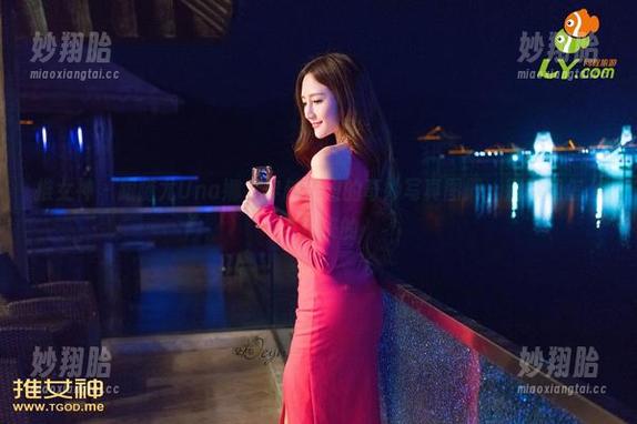 推女神-尤Una娜 推女神 - 跟随尤Una娜,穿越空姐的奇妙写真图册,别问我怎么飞起来的