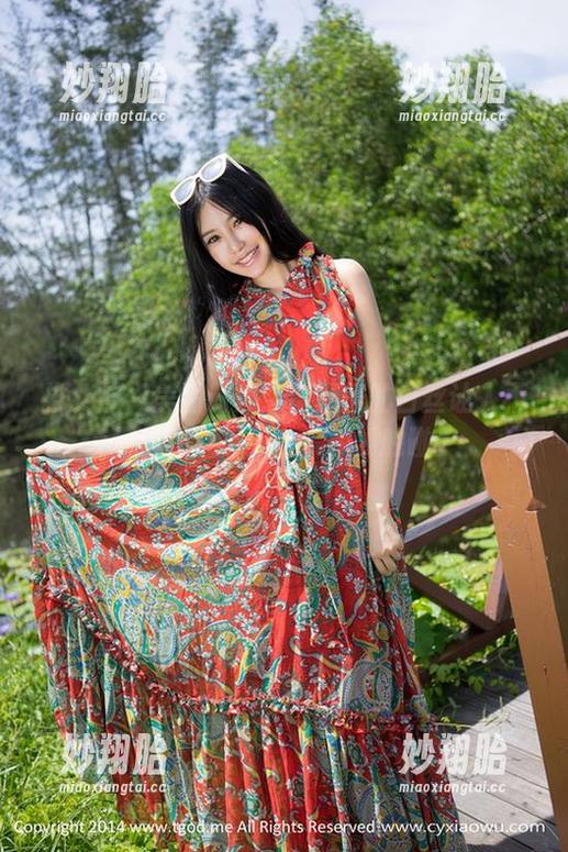 推女神 - 美图时刻：蛋蛋酱的白丝让人不只是看，情不自禁想要触碰。