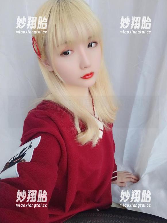 星之迟迟 来自星之迟迟的旗袍写真集,随便聊聊那些花与蓝的故事。