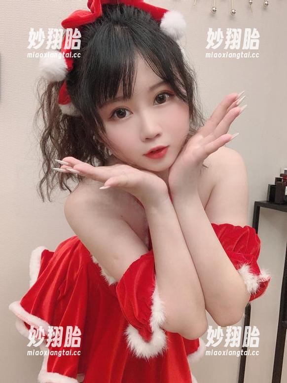 是依酱吖 翻看是依酱吖的油亮cos图包,心里的小鹿乱撞可真难忍!