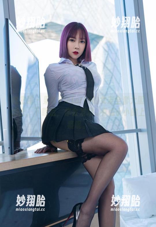 果儿Victoria 微密圈 - 果儿Victoria的女友全套大胆出击,下载后,你会发现...有点小小的上瘾呢。