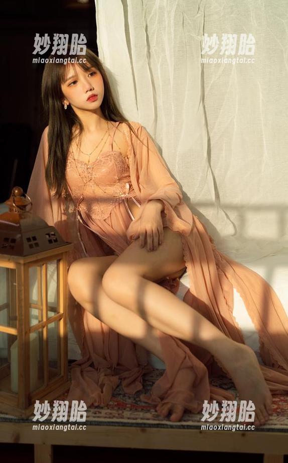 果咩酱w 翻看果咩酱w的制服合集,图片里的每个瞬间都值得…