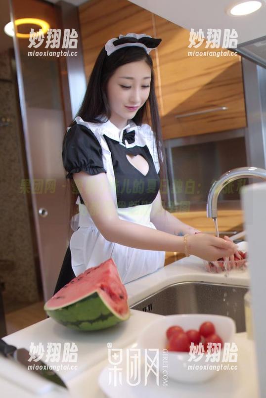 果团网-蜜桃Q妹儿 果团网 - 蜜桃Q妹儿的夏日独白:每张私拍都是我翩跹的美图