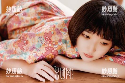 果团网最新图册，性感丰唇少女，简直让人想问：你是不是水果做的？