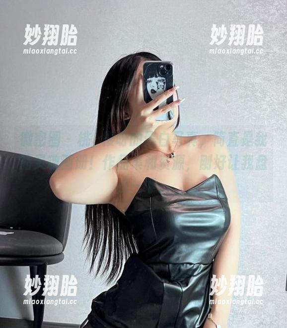 桃沢樱呀 微密圈 - 桃沢樱呀的黑白写真,简直是我的灵魂画册!作品集和资源,刚好让我盘点一下。