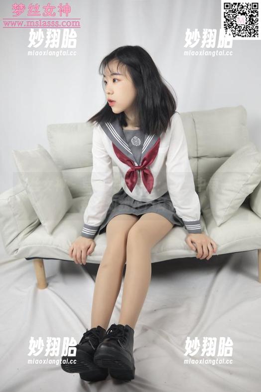 梦丝女神-莹仙女 梦丝女神 - 莹仙女的裸足:图集中每一张都在对我轻声耳语