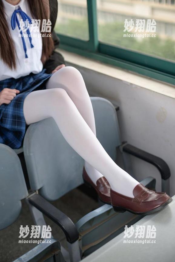 森萝财团 森萝财团白丝美少女在线写真,难以言喻的魅力又在慢慢袭来,心情好像也跟着飘了?