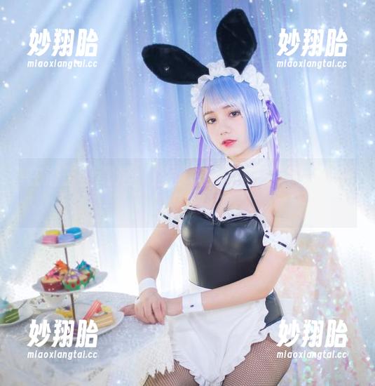 洛丽塔大哥 在浴缸里翻滚:洛丽塔大哥的写真集资源探秘