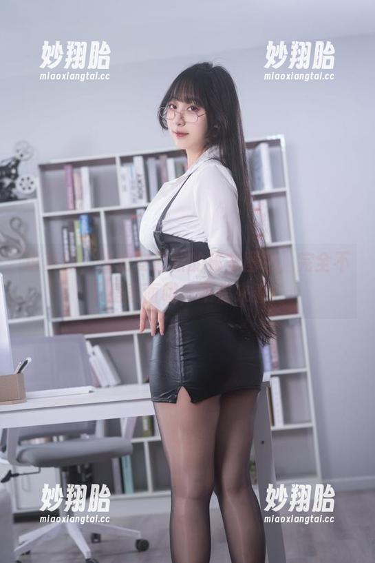 浅安安 说真的,浅安安最新的秘书图包,完全不只是表面哦,不信来看!