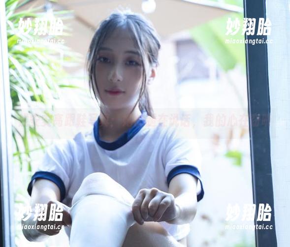 浅安安 浅安安高跟鞋写真:她的腿在说话,我的心在窃听