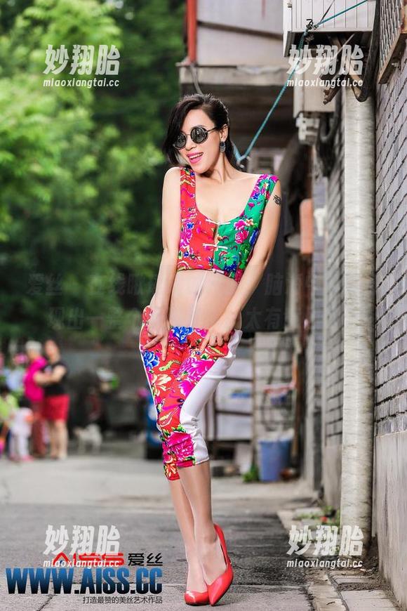 爱丝-瑶瑶 爱丝 - 在线瞅瑶瑶的校服,脑海中瞬间浮现出一整个校园故事,太有意思了!