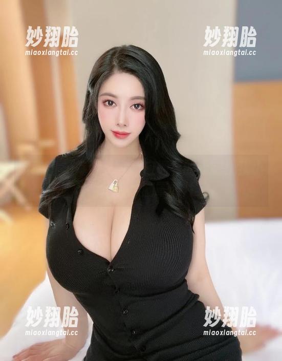 微密圈 - 每个女人都应拥有的定制：猪小七的吊带黑胸罩照片集