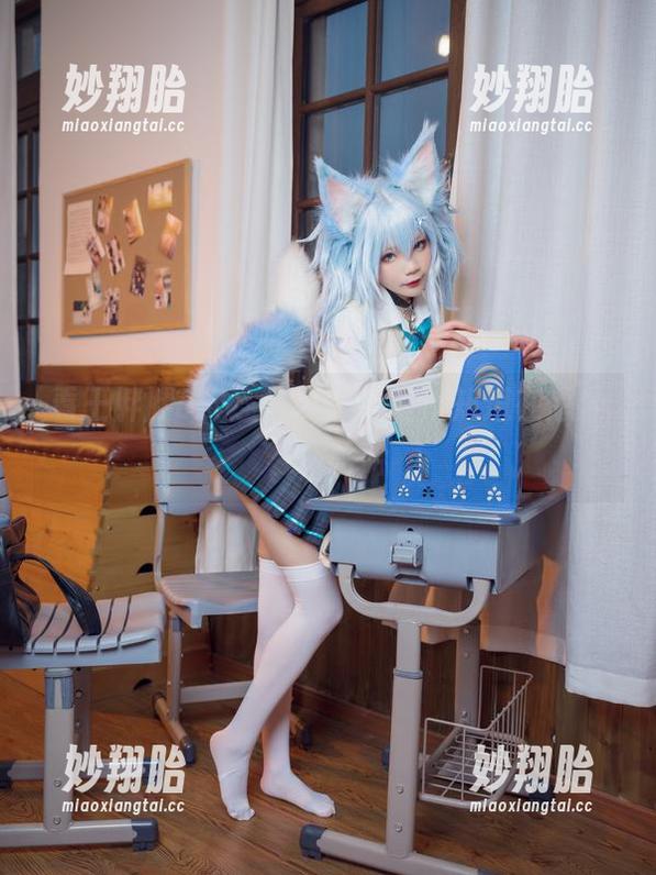 王胖胖u 看王胖胖u穿连体衣,心里不知道在想什么,哈哈