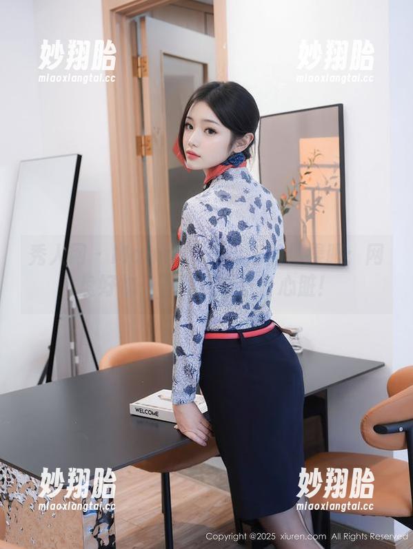 秀人网 - Manuela玛鲁娜的体操服：网盘好物，下载后请自备心脏！