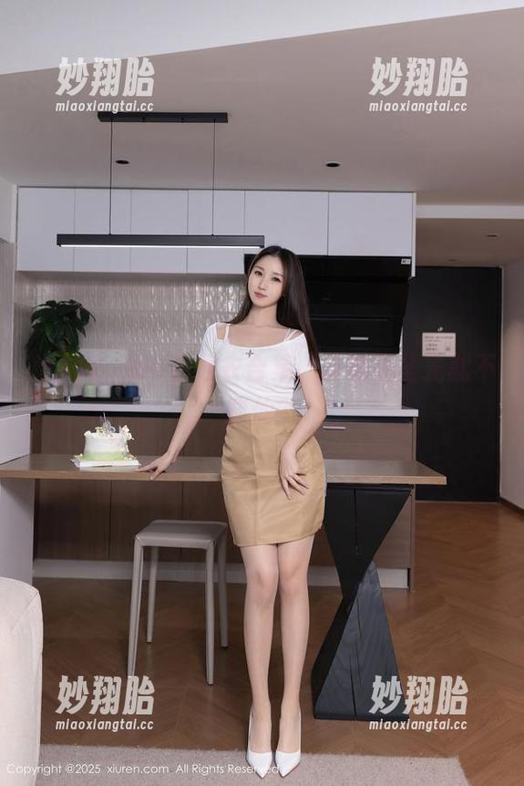 秀人网 - UU酱泳衣合集，谁说无圣光就不能仙？