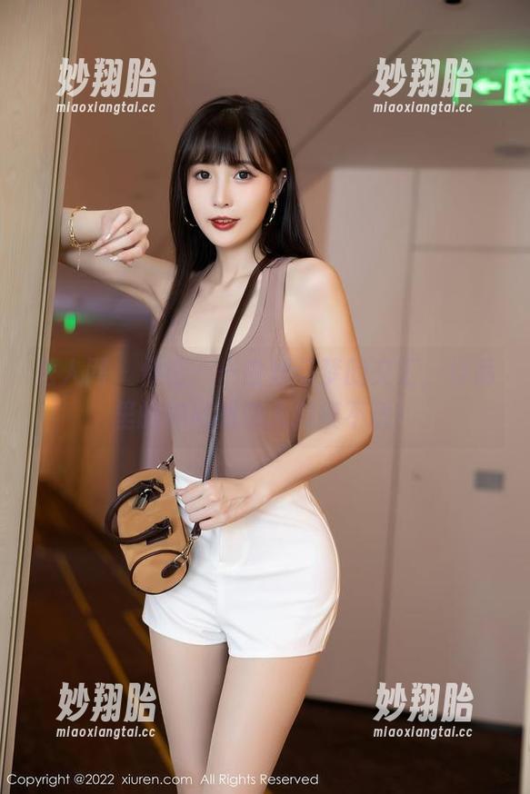 秀人网 - 伊诺——白丝与梦的交汇，作品里的神秘感令人捉摸不透！