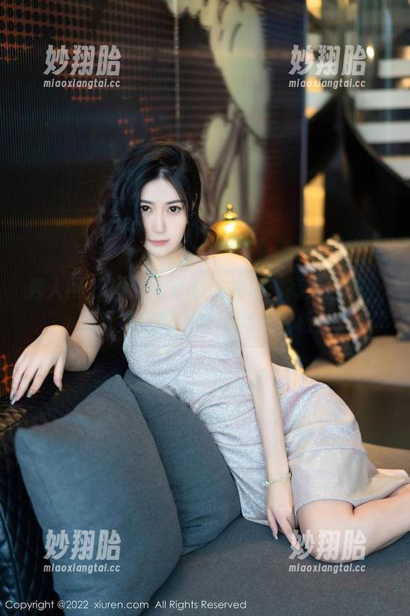 秀人网 - 周波儿穿的连衣裙：高清图包，简直是我眼中的时尚天花板！