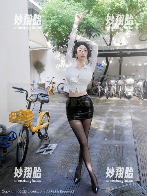 秀人网-恩一 秀人网 - 恩一穿越高清图集,长腿展现出无限可能,舒服又让人遐想。