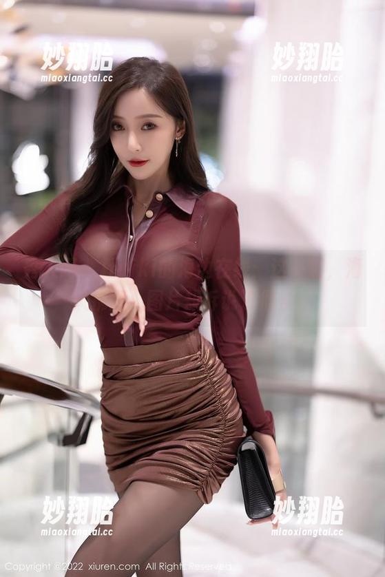 秀人网-杜viki 秀人网 - 杜viki的海边在线:这一刻,海风拂面,图片却诉说了很多。