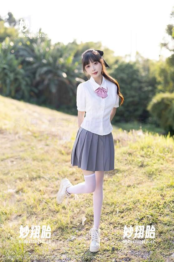 秀人网 - 糯美子Mini日常：我在无圣光里找到的‘完美’美图瞬间