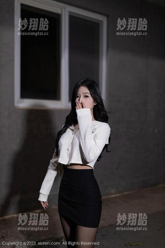 秀人网 - 谁说女仆只能打扫？董林越私房美图里的优雅瞬间，看得我心都化了！